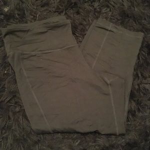 USED Old Navy Fitted Capri Workout Pants